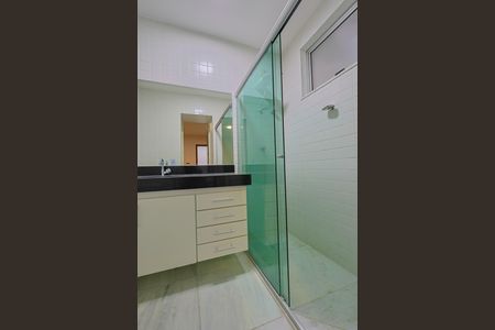 Apartamento à venda com 270m², 4 quartos e 3 vagas Apartamento à venda com 270m², 4 quartos e 3 vagasBanheiro da Suíte 1