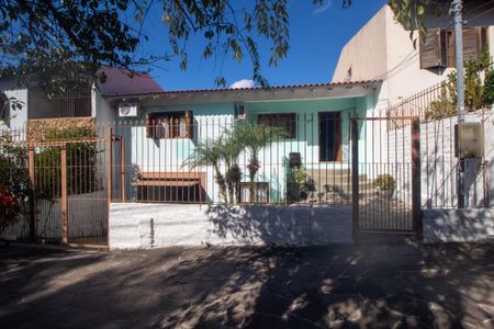 Casa à venda com 198m², 2 quartos e 4 vagas Casa à venda com 198m², 2 quartos e 4 vagasFachada