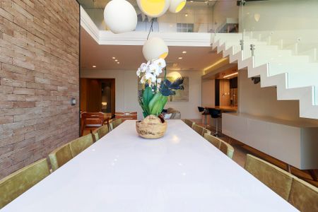 Apartamento à venda com 210m², 4 quartos e 3 vagas Apartamento à venda com 210m², 4 quartos e 3 vagasSala