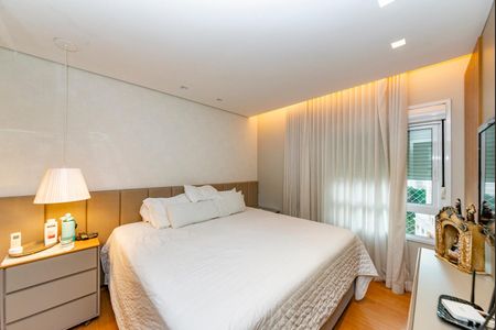 Apartamento à venda com 125m², 3 quartos e 3 vagas Apartamento à venda com 125m², 3 quartos e 3 vagasSuíte
