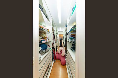 Apartamento à venda com 125m², 3 quartos e 3 vagas Apartamento à venda com 125m², 3 quartos e 3 vagasCloset da suíte 1