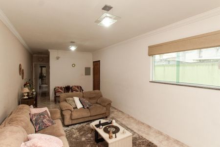 Casa à venda com 141m², 3 quartos e 3 vagasSala