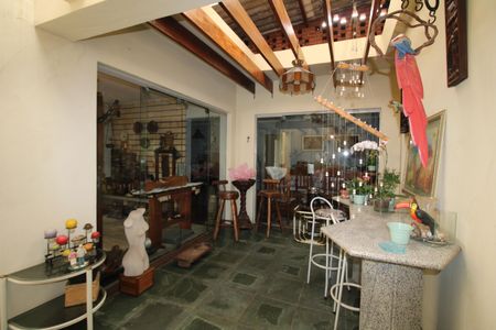 Casa à venda com 653m², 3 quartos e 7 vagasQuintal