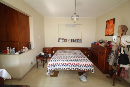 Casa à venda com 653m², 3 quartos e 7 vagasSuíte