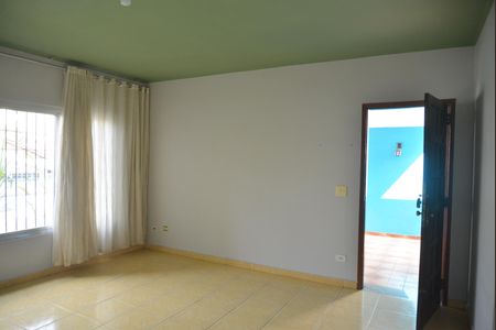 Casa à venda com 148m², 4 quartos e 2 vagasSala