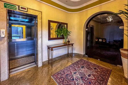 Apartamento à venda com 320m², 3 quartos e 2 vagas Apartamento à venda com 320m², 3 quartos e 2 vagasHall de entrada