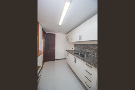Casa à venda com 233m², 4 quartos e 2 vagas Casa à venda com 233m², 4 quartos e 2 vagasCozinha