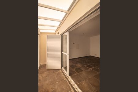 Casa à venda com 233m², 4 quartos e 2 vagas Casa à venda com 233m², 4 quartos e 2 vagasVaranda Sala