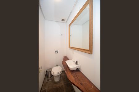 Casa à venda com 233m², 4 quartos e 2 vagas Casa à venda com 233m², 4 quartos e 2 vagasLavabo