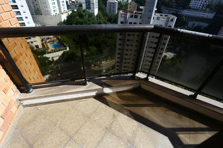 Apartamento à venda com 73m², 2 quartos e 1 vaga Apartamento à venda com 73m², 2 quartos e 1 vagaSacada
