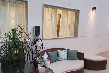Casa de condomínio à venda com 228m², 3 quartos e 3 vagas Casa de condomínio à venda com 228m², 3 quartos e 3 vagasCarregador Carro Eletrico