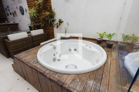 Casa de condomínio à venda com 228m², 3 quartos e 3 vagas Casa de condomínio à venda com 228m², 3 quartos e 3 vagasSpa