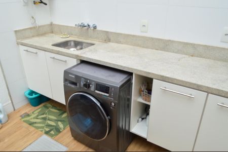 Casa de condomínio à venda com 228m², 3 quartos e 3 vagas Casa de condomínio à venda com 228m², 3 quartos e 3 vagasÁrea de Serviço