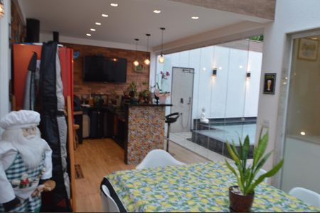 Casa de condomínio à venda com 228m², 3 quartos e 3 vagas Casa de condomínio à venda com 228m², 3 quartos e 3 vagasÁrea Gourmet
