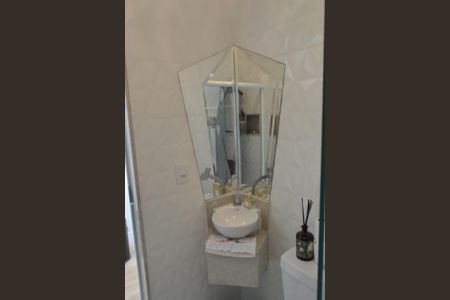 Casa de condomínio à venda com 228m², 3 quartos e 3 vagas Casa de condomínio à venda com 228m², 3 quartos e 3 vagasBanheiro de serviço
