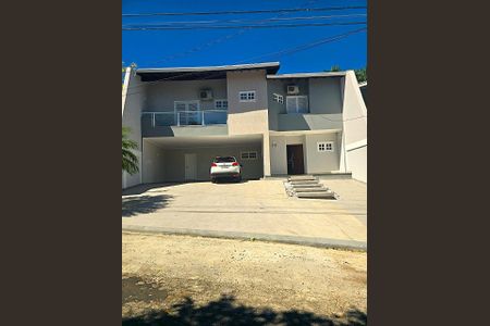 Casa de condomínio à venda com 325m², 3 quartos e 5 vagasFoto 01