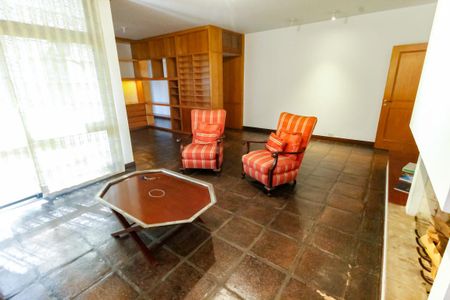 Casa à venda com 1157m², 6 quartos e 8 vagas Casa à venda com 1157m², 6 quartos e 8 vagasSala 3