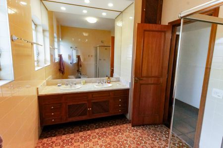 Casa à venda com 1157m², 6 quartos e 8 vagas Casa à venda com 1157m², 6 quartos e 8 vagasBanheiro 2