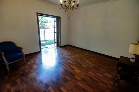 Casa à venda com 1157m², 6 quartos e 8 vagas Casa à venda com 1157m², 6 quartos e 8 vagasSuíte