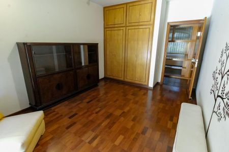 Casa à venda com 1157m², 6 quartos e 8 vagas Casa à venda com 1157m², 6 quartos e 8 vagasQuarto 1