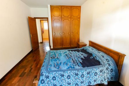 Casa à venda com 1157m², 6 quartos e 8 vagas Casa à venda com 1157m², 6 quartos e 8 vagasQuarto 3