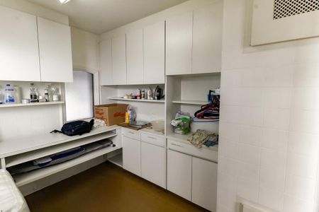 Casa à venda com 1157m², 6 quartos e 8 vagas Casa à venda com 1157m², 6 quartos e 8 vagasÁrea de Serviço