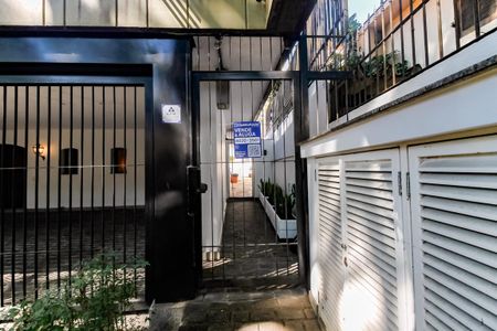 Casa à venda com 1157m², 6 quartos e 8 vagas Casa à venda com 1157m², 6 quartos e 8 vagasFachada