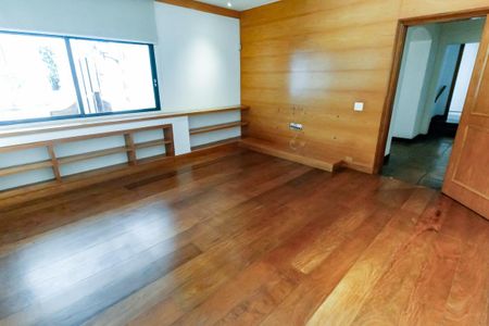 Casa à venda com 1157m², 6 quartos e 8 vagas Casa à venda com 1157m², 6 quartos e 8 vagasSala 4