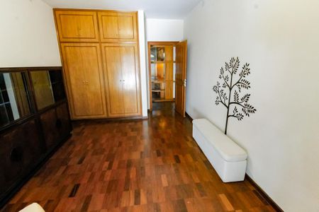 Casa à venda com 1157m², 6 quartos e 8 vagas Casa à venda com 1157m², 6 quartos e 8 vagasQuarto 1