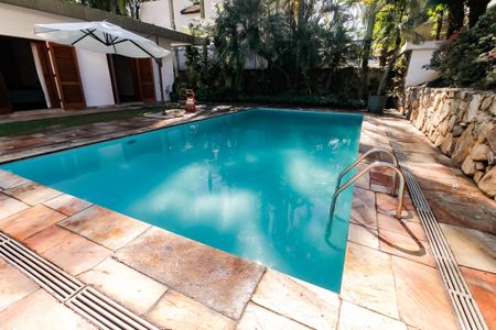 Casa à venda com 1157m², 6 quartos e 8 vagas Casa à venda com 1157m², 6 quartos e 8 vagasPiscina