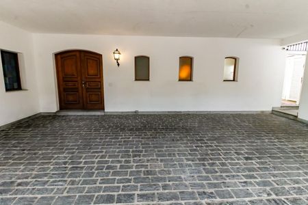 Casa à venda com 1157m², 6 quartos e 8 vagas Casa à venda com 1157m², 6 quartos e 8 vagasGaragem