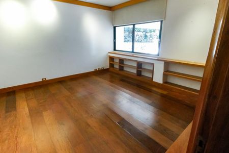 Casa à venda com 1157m², 6 quartos e 8 vagas Casa à venda com 1157m², 6 quartos e 8 vagasSala 4