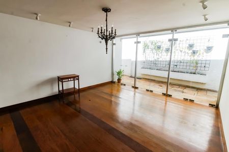 Casa à venda com 1157m², 6 quartos e 8 vagas Casa à venda com 1157m², 6 quartos e 8 vagasSala 2