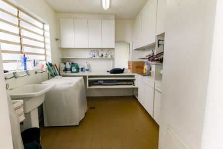 Casa à venda com 1157m², 6 quartos e 8 vagas Casa à venda com 1157m², 6 quartos e 8 vagasÁrea de Serviço