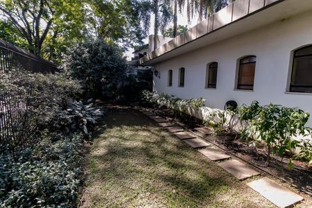 Casa à venda com 1157m², 6 quartos e 8 vagas Casa à venda com 1157m², 6 quartos e 8 vagasJardim