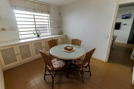 Casa à venda com 1157m², 6 quartos e 8 vagas Casa à venda com 1157m², 6 quartos e 8 vagasCopa