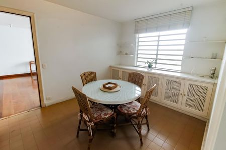 Casa à venda com 1157m², 6 quartos e 8 vagas Casa à venda com 1157m², 6 quartos e 8 vagasCopa