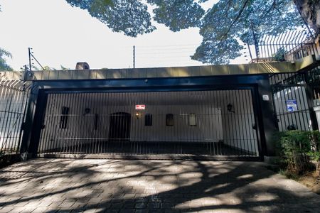 Casa à venda com 1157m², 6 quartos e 8 vagas Casa à venda com 1157m², 6 quartos e 8 vagasFachada