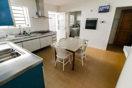 Casa à venda com 1157m², 6 quartos e 8 vagas Casa à venda com 1157m², 6 quartos e 8 vagasCozinha