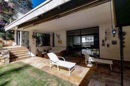 Casa à venda com 1157m², 6 quartos e 8 vagas Casa à venda com 1157m², 6 quartos e 8 vagasÁrea Externa