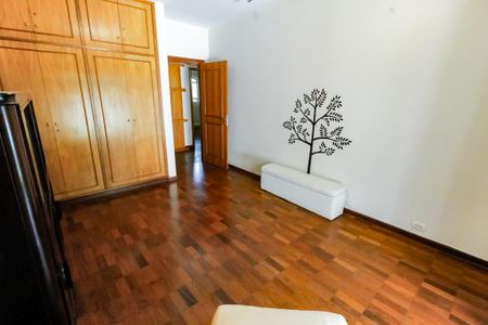 Casa à venda com 1157m², 6 quartos e 8 vagas Casa à venda com 1157m², 6 quartos e 8 vagasQuarto 1