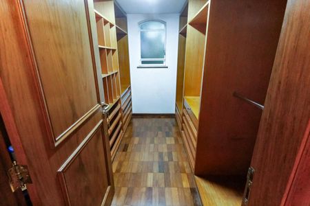 Casa à venda com 1157m², 6 quartos e 8 vagas Casa à venda com 1157m², 6 quartos e 8 vagasCloset da suíte