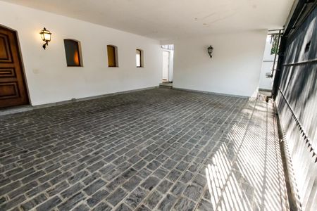 Casa à venda com 1157m², 6 quartos e 8 vagas Casa à venda com 1157m², 6 quartos e 8 vagasGaragem