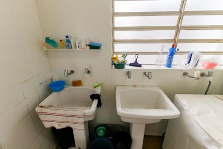 Casa à venda com 1157m², 6 quartos e 8 vagas Casa à venda com 1157m², 6 quartos e 8 vagasÁrea de Serviço