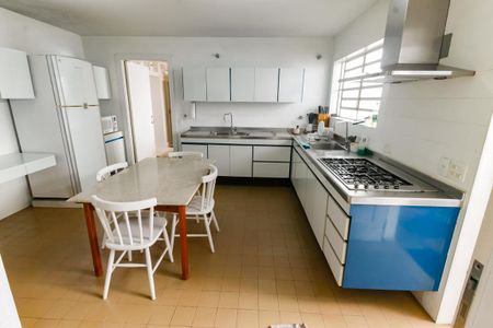 Casa à venda com 1157m², 6 quartos e 8 vagas Casa à venda com 1157m², 6 quartos e 8 vagasCozinha