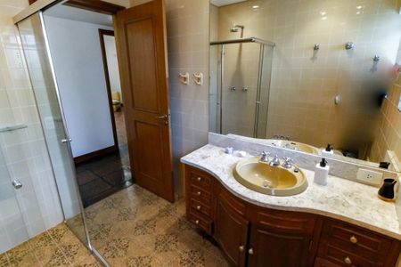 Casa à venda com 1157m², 6 quartos e 8 vagas Casa à venda com 1157m², 6 quartos e 8 vagasBanheiro 1