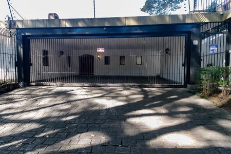 Casa à venda com 1157m², 6 quartos e 8 vagas Casa à venda com 1157m², 6 quartos e 8 vagasFachada