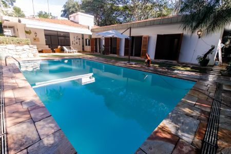 Casa à venda com 1157m², 6 quartos e 8 vagas Casa à venda com 1157m², 6 quartos e 8 vagasPiscina