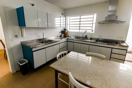 Casa à venda com 1157m², 6 quartos e 8 vagas Casa à venda com 1157m², 6 quartos e 8 vagasCozinha