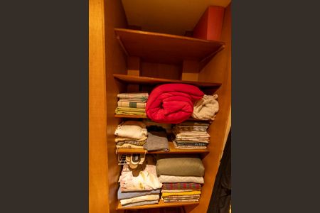 Apartamento à venda com 127m², 4 quartos e 2 vagas Apartamento à venda com 127m², 4 quartos e 2 vagasCloset da suíte